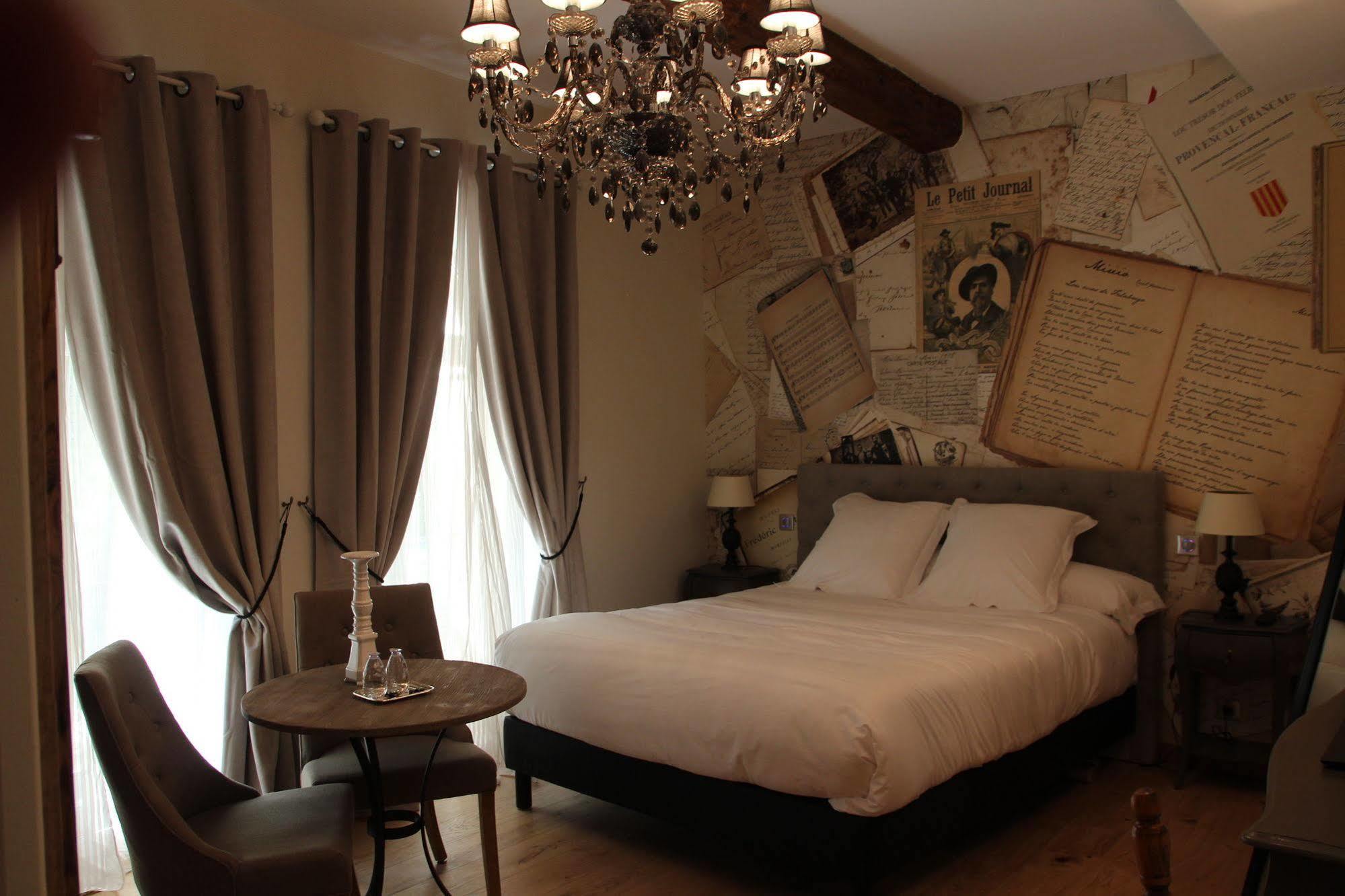 Maison D'Hotes Les Varietes Сен-Ремі-де-Прованс Екстер'єр фото